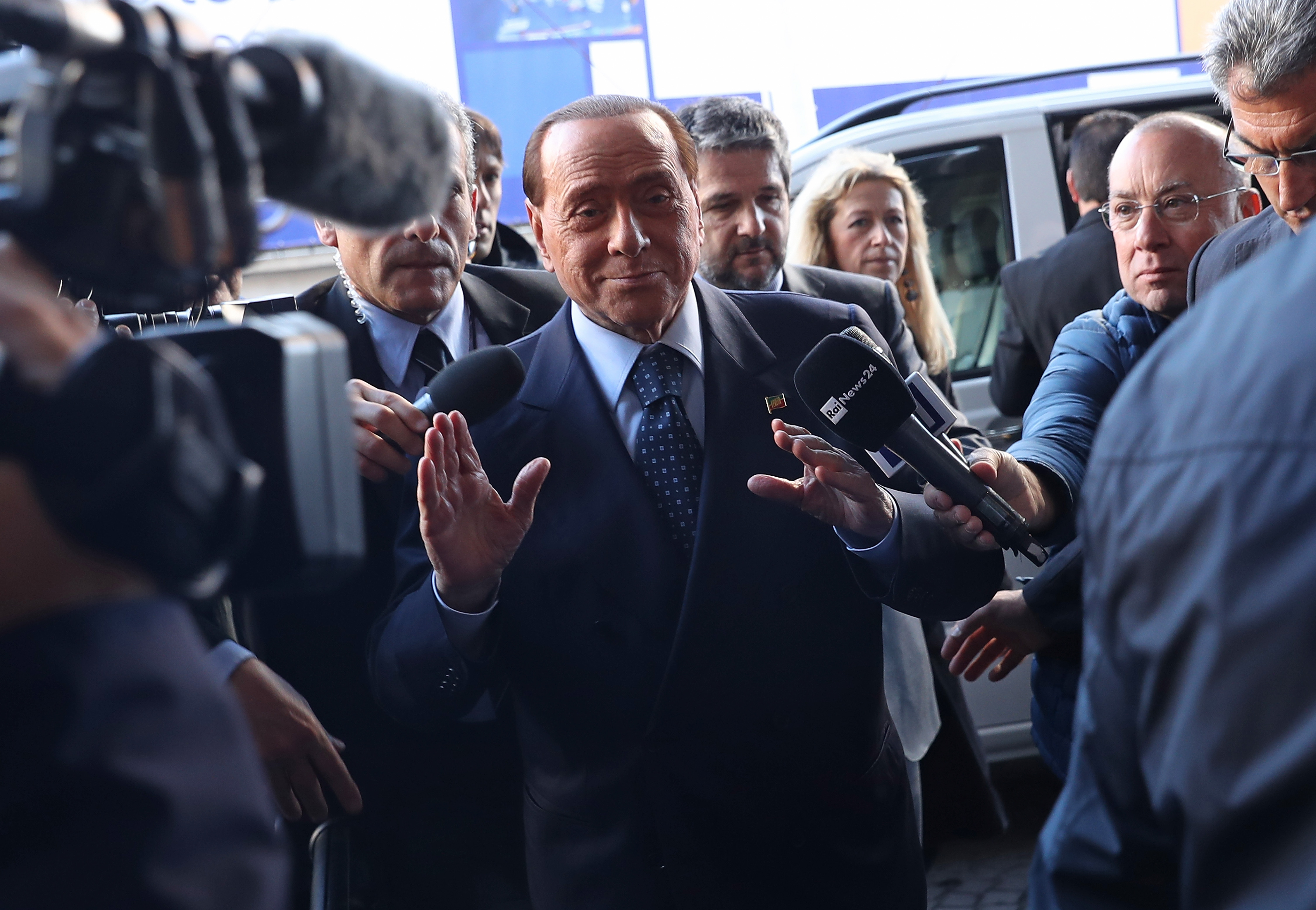 Il Cavaliere che non intende mollare mai
