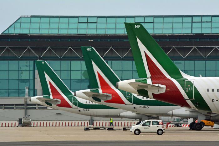Alitalia lavora sulle offerte e svela le carte ai pretendenti