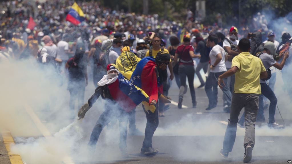 Papa: “adesso la pace in Venezuela”
