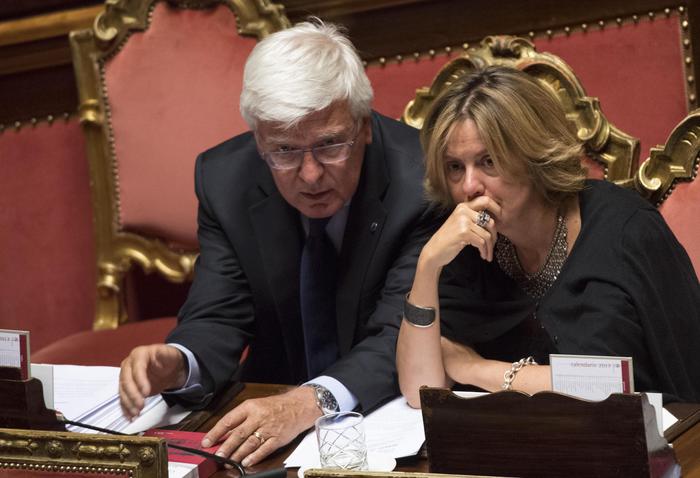 Vaccini, Forza Italia: “No alla fiducia, è un insulto al Paese”
