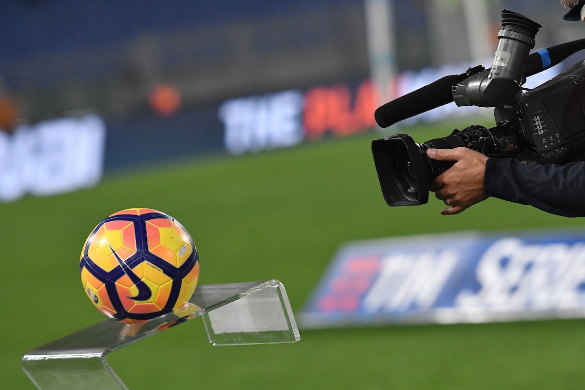 Diritti tv calcio, urbano Cairo valuta l’asta