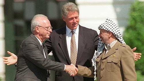 Fine a falsa simmetria israelo-palestinese