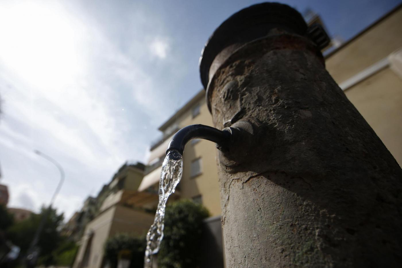 Il totem dell’acqua pubblica