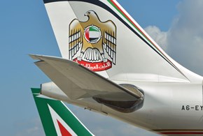 Alitalia accelera su vendita, entro 2 ottobre offerte 