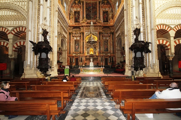 Qatar e Arabia: islamizzare la cattedrale di Cordoba 