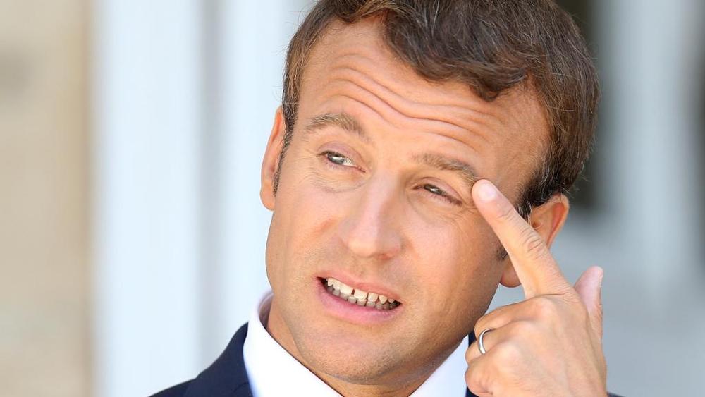 Francia: Macron crolla nei sondaggi, è al 40%