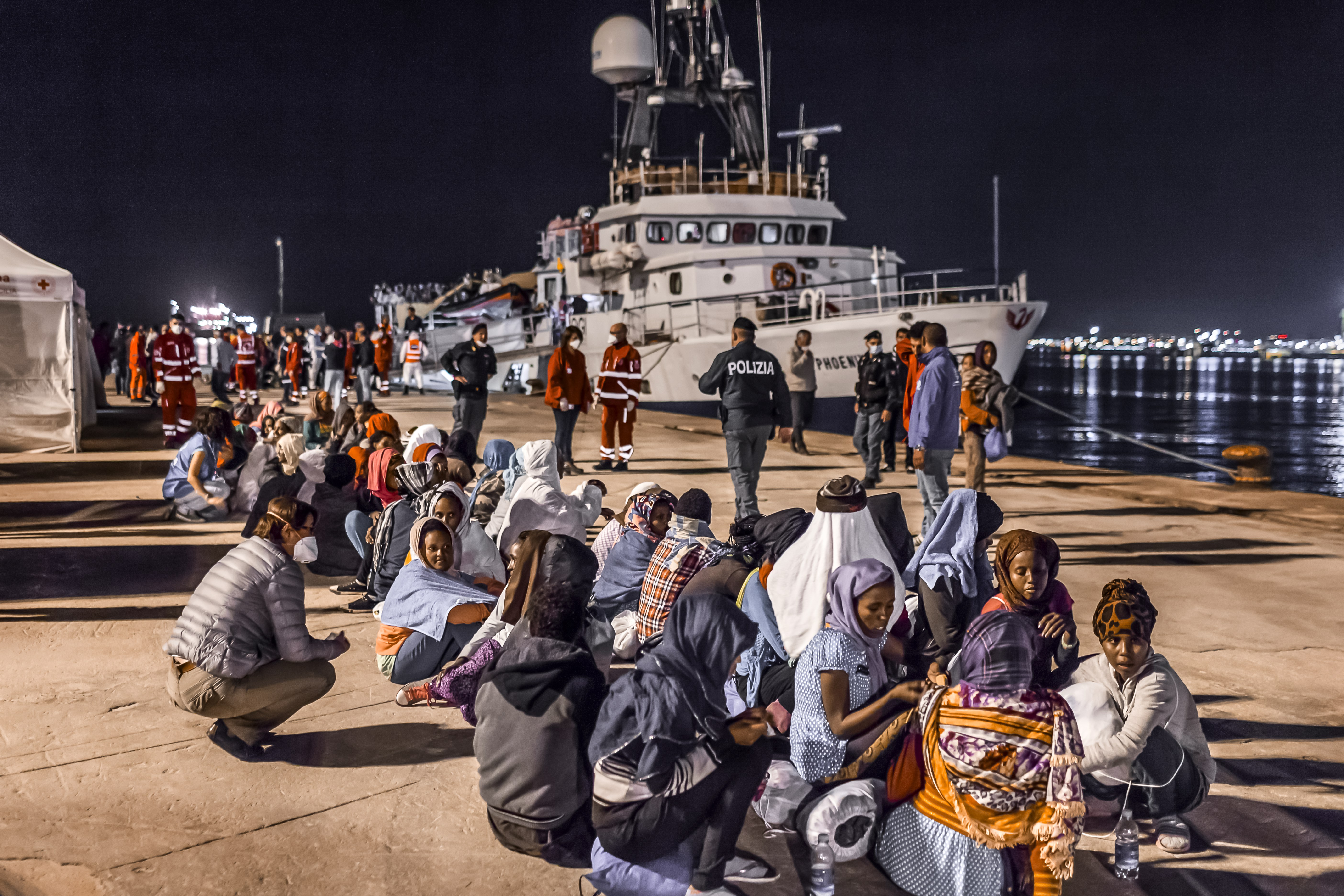 Crisi migranti: chi gioca a destabilizzare l’Italia?