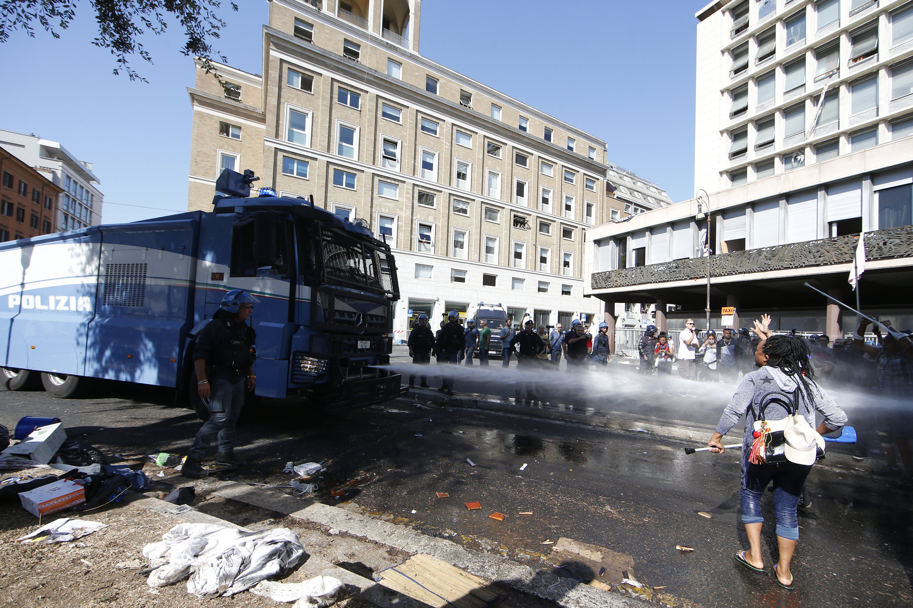 Okkupazioni e stupri, i salotti vogliono ancora lo Ius soli?