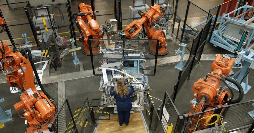 Sale la fiducia imprese-consumatori, ma frena il fatturato