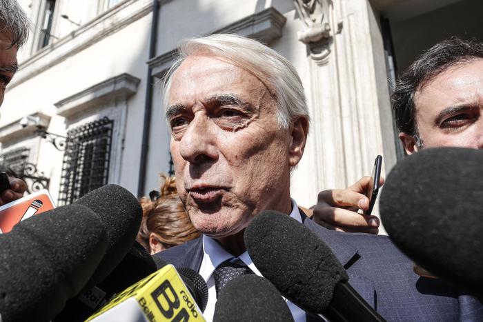 Via libera del Senato alla risoluzione sul Def Pisapia: D’Alema divisivo