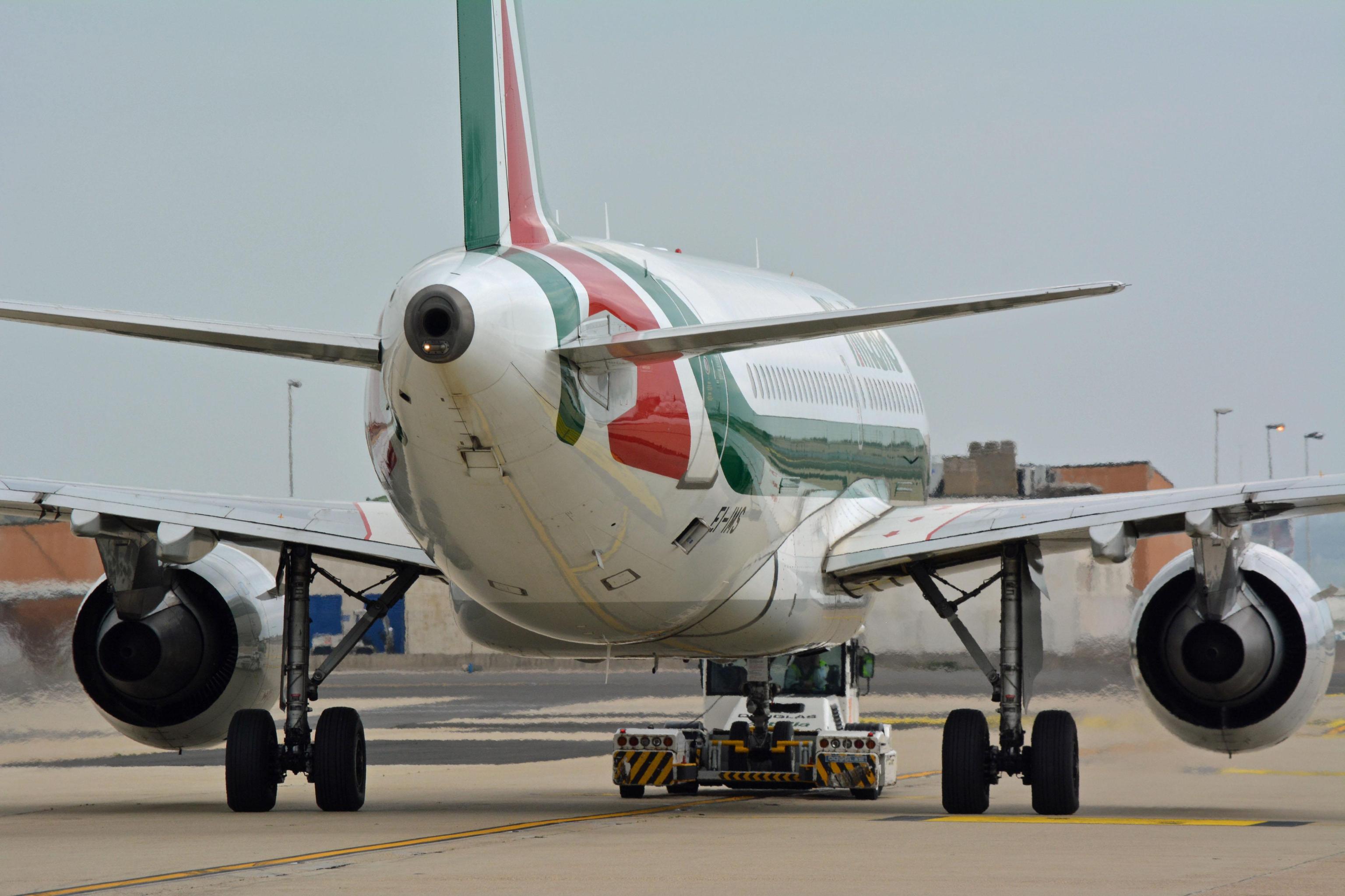 Alitalia, proroga della Cigs per 1800 lavoratori 