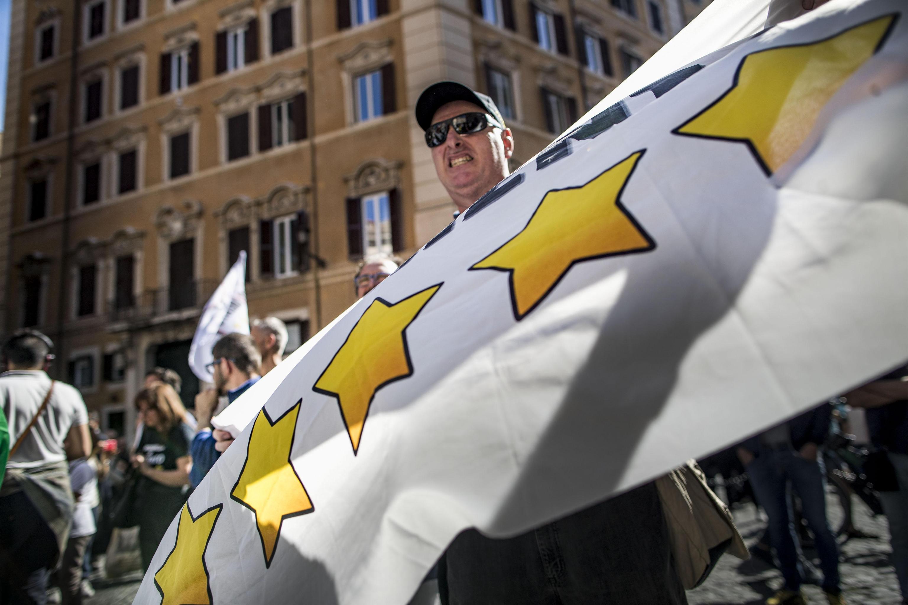 M5S: sta calando la tela sui sogni e i bisogni?