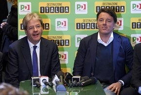 I falsi sorrisi tra Gentiloni e Renzi