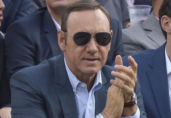 Spacey accusato di molestie fa coming out