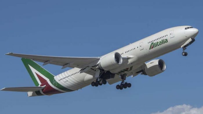 Alitalia ha in cassa 850 milioni: valuterà offerte migliori