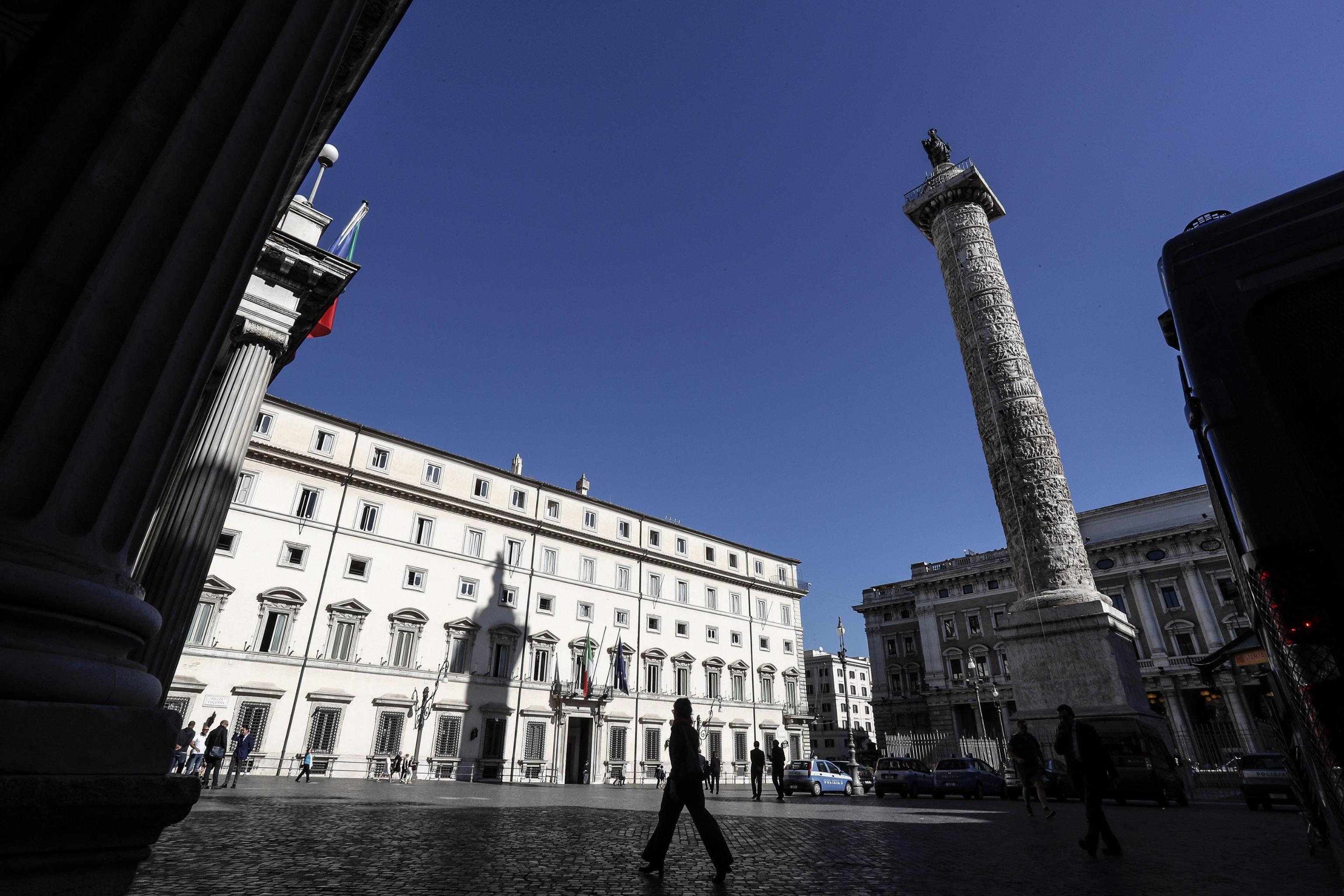 Pur di raccattare voti ci inguaiano sempre di più
