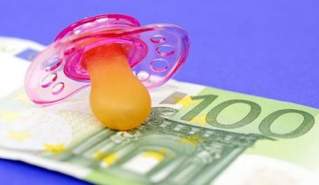 Manovra: in bilico bonus bebè, allo studio una web tax