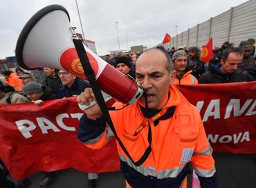 Ilva occupata a Genova, il Mise: “Tavolo a rischio”
