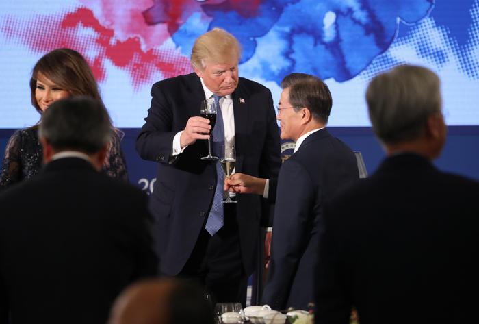 Trump a Seul invita Pyongyang a negoziare un accordo