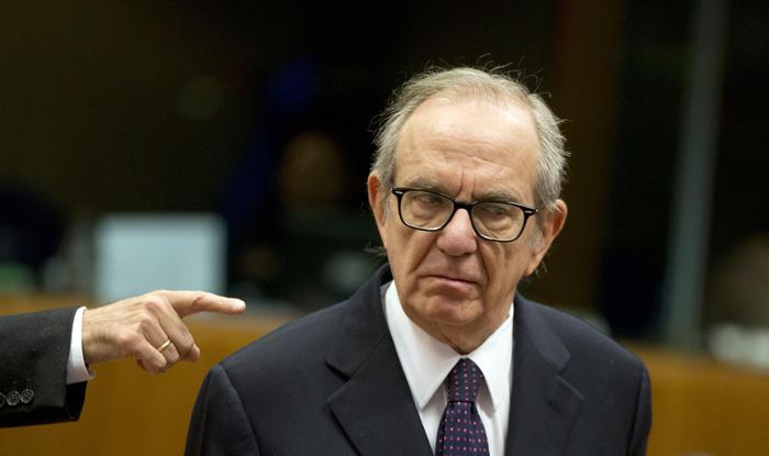 Padoan e Tajani contro la Bce: “Sugli Npl va oltre i limiti”