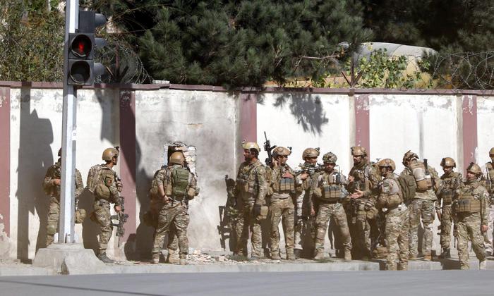 L’Isis assalta la tv anti-Pakistan a Kabul, cinque morti