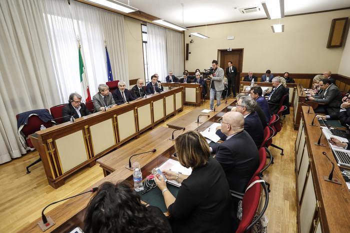 Banche: scontro Consob-Bankitalia