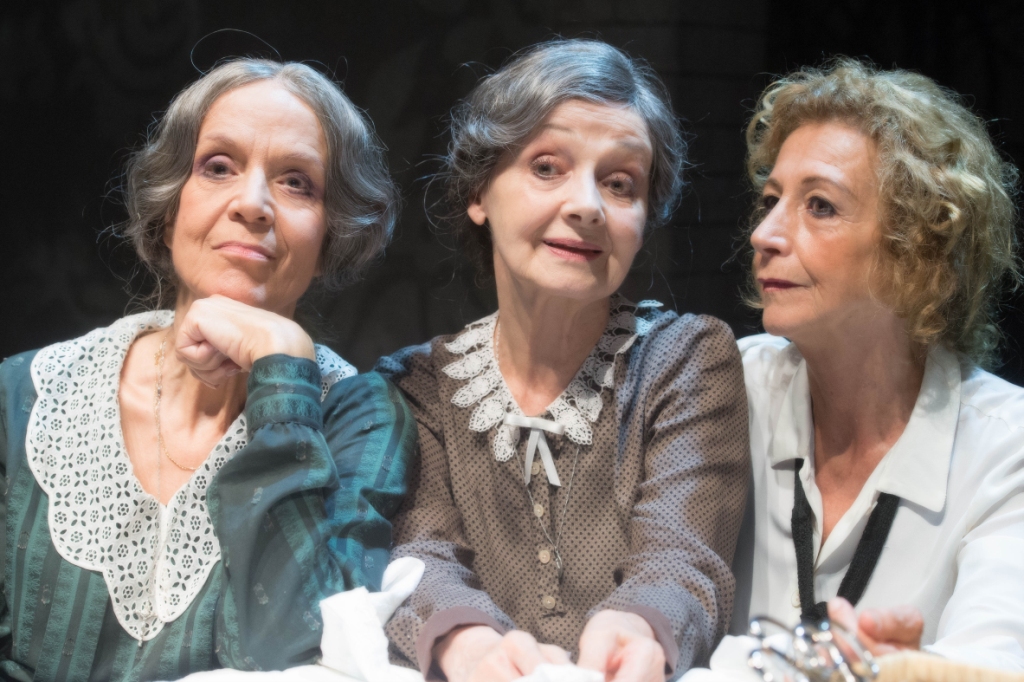 Le arzille “Sorelle Materassi” al Quirino