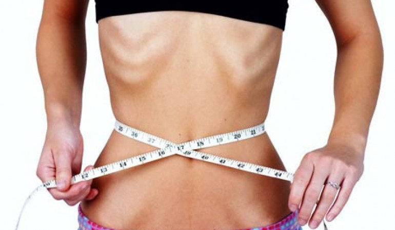 Istiga adolescenti all’anoressia, denunciata blogger