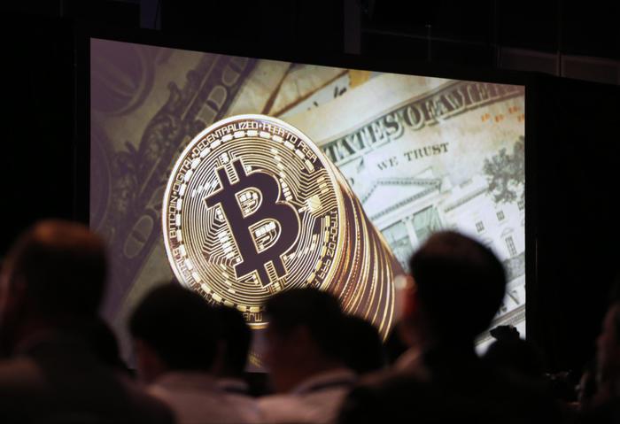 Bitcoin batte un nuovo record e supera gli 11mila dollari