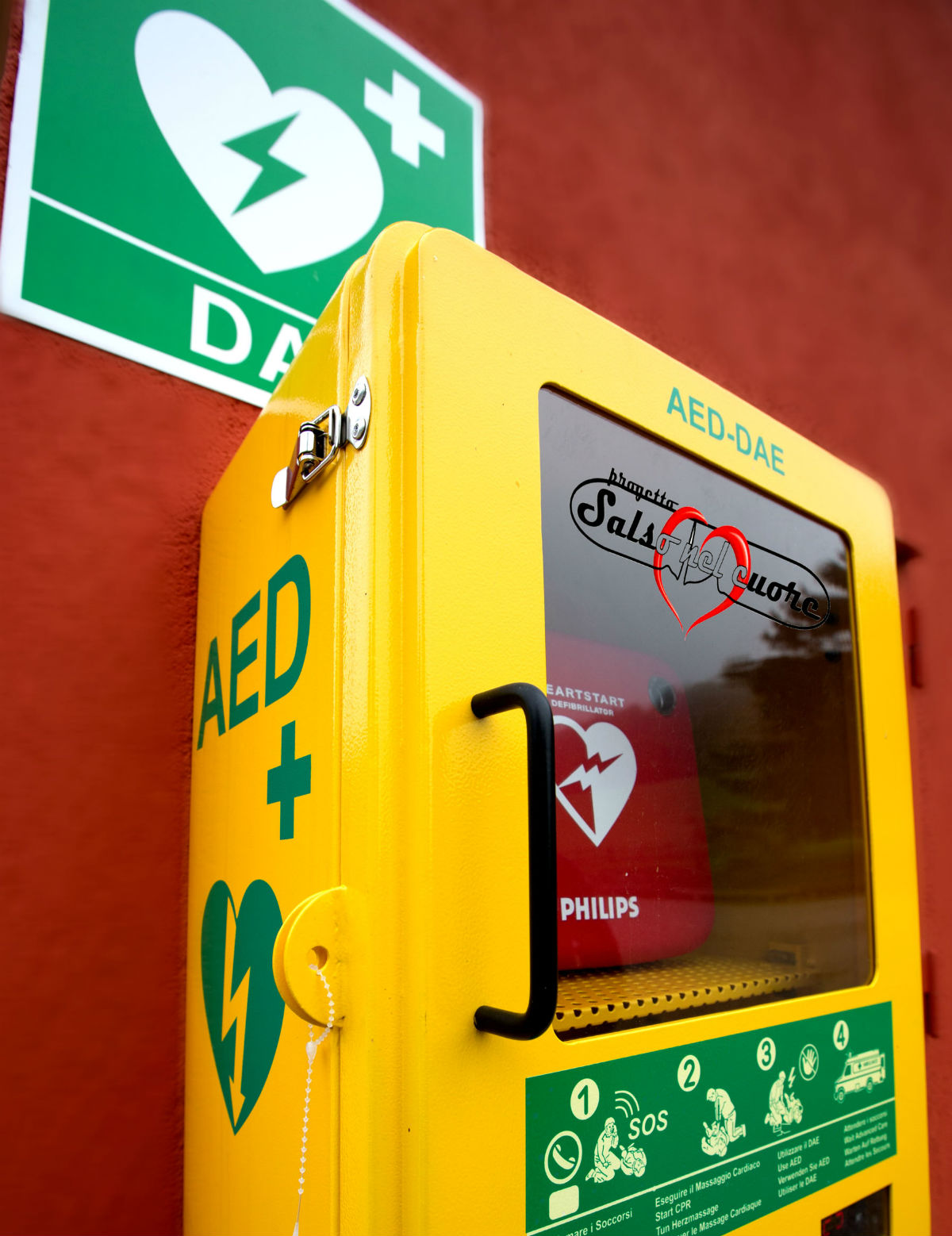 Defibrillatori in una app, la mappa che salva la vita