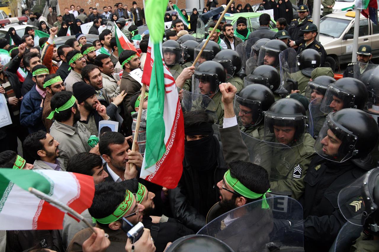 Proteste in Iran, il “complotto” dei nemici del regime