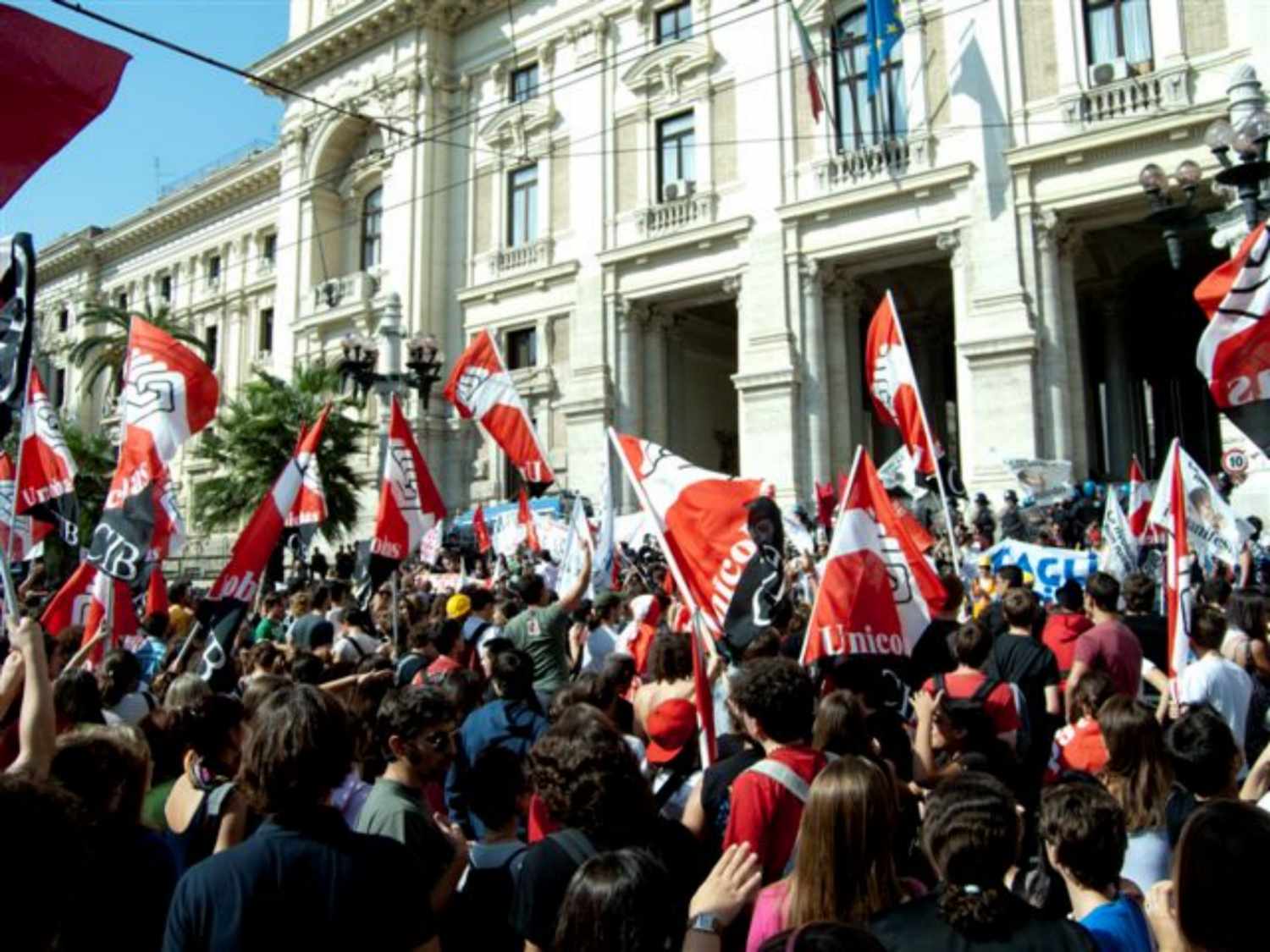 Ritorno a scuola, anzi no: sciopero l’8