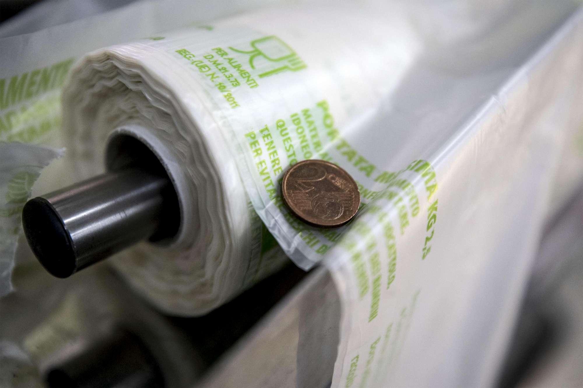 Federdistribuzione: “Shopper bio da casa? È solo teoria”