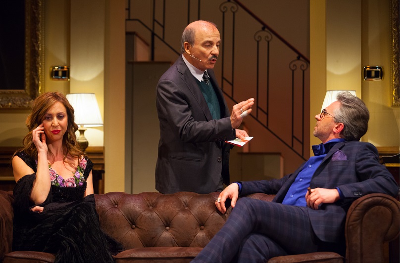 Il “Pomo della discordia”: “Identità” di… scena