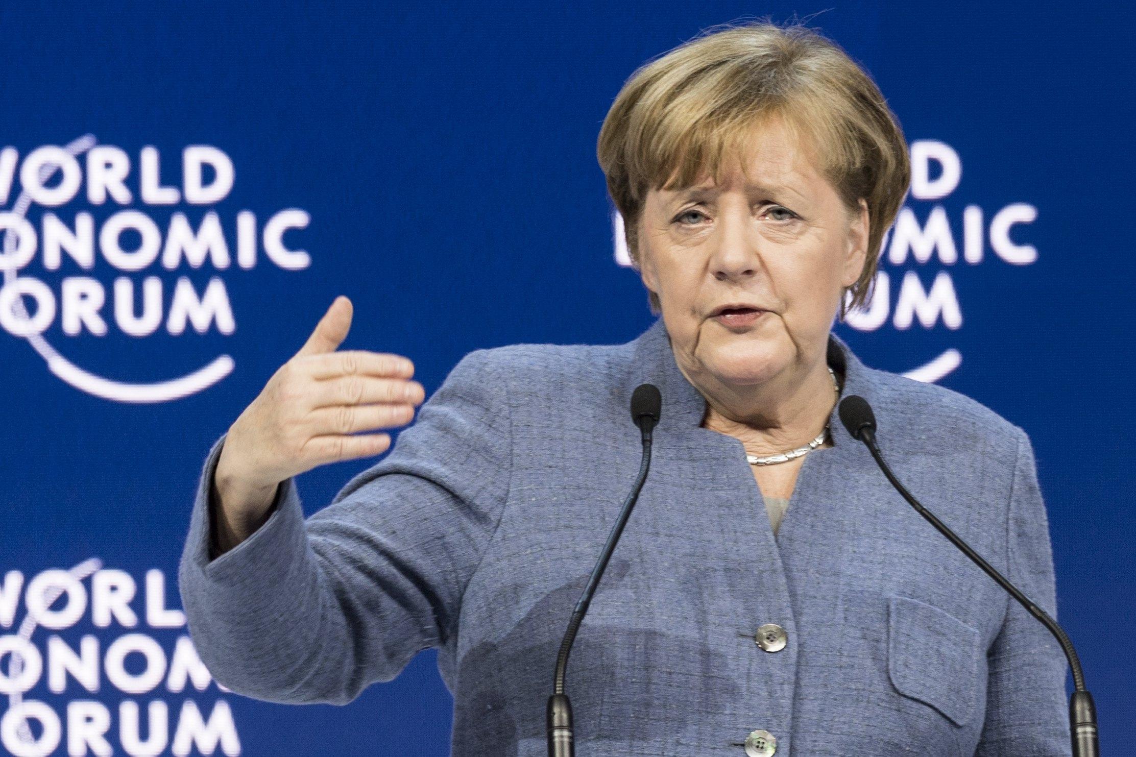 Davos: Merkel all’attacco di Trump