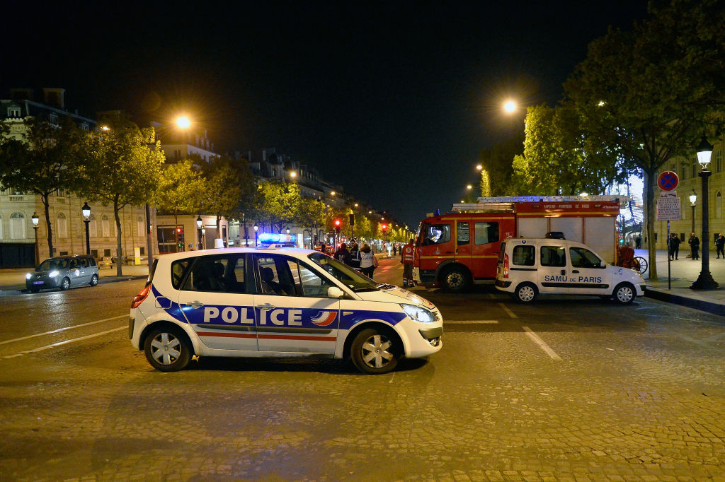 Francia: la guerra contro la polizia e i vigili del fuoco