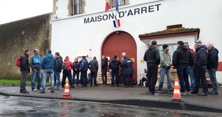 Lo sciopero anti-Islam dei “secondini” francesi
