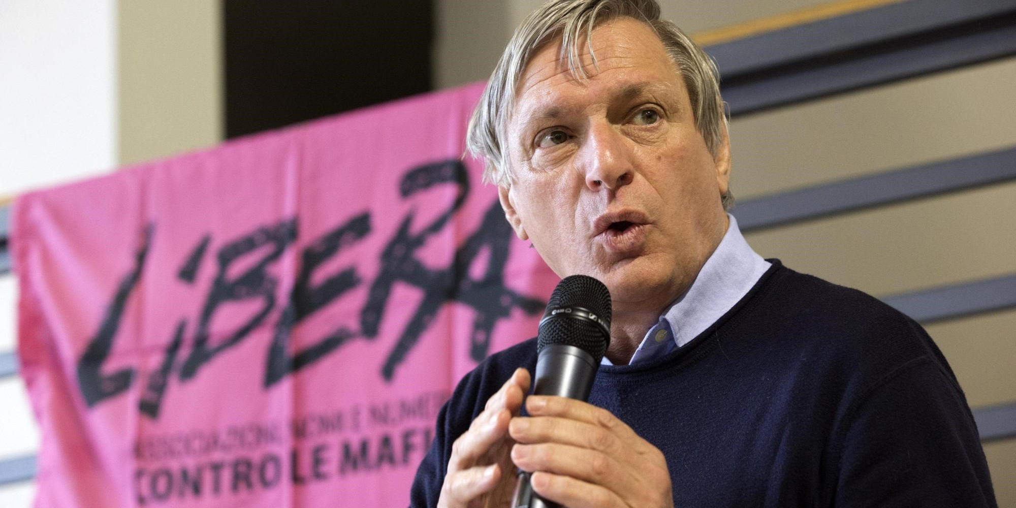 Don Ciotti presenta “Contromafiecorruzione”