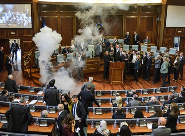 Kosovo, lacrimogeni contro intesa con Montenegro
