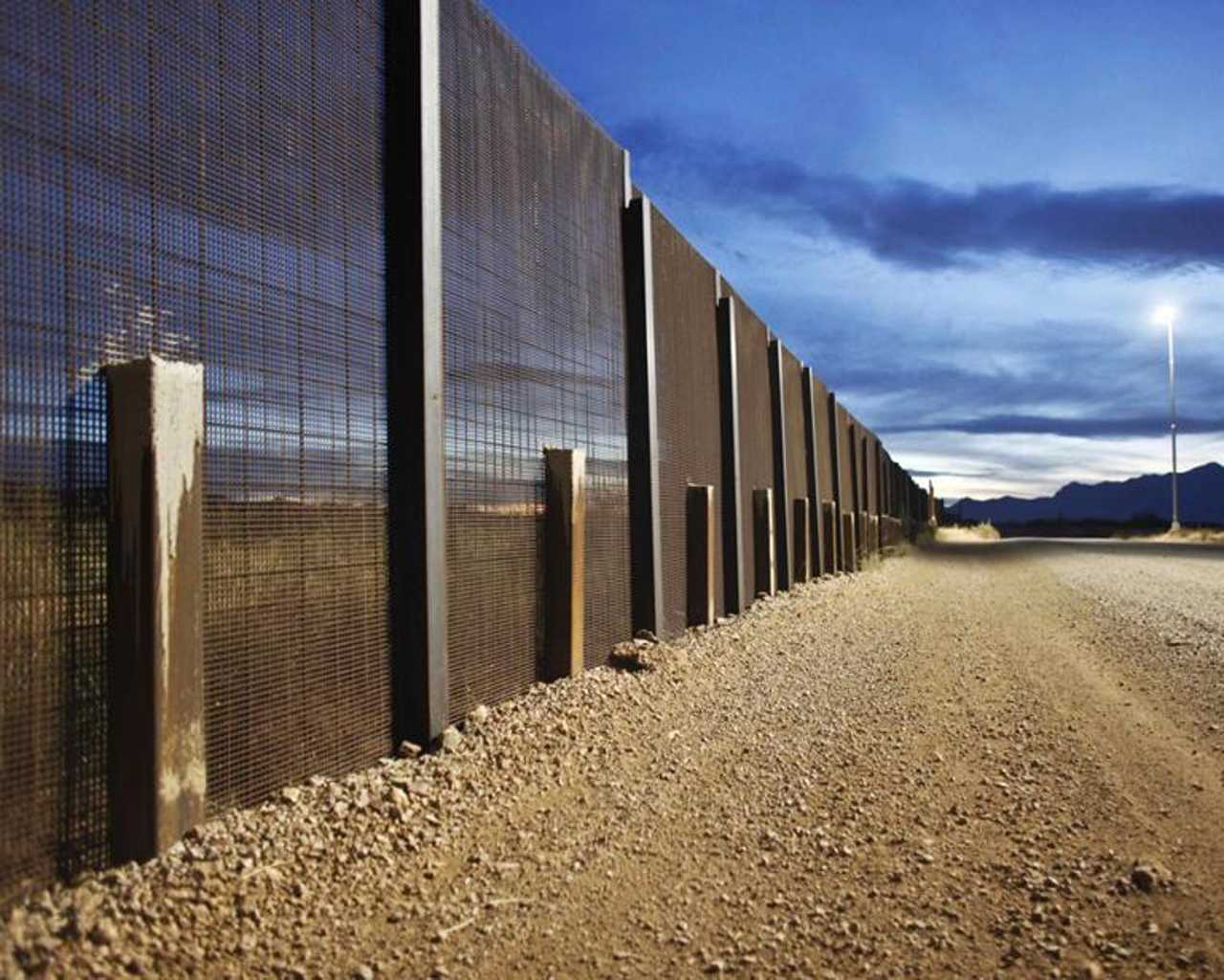 Usa approvano il bilancio, muro con il Messico si farà