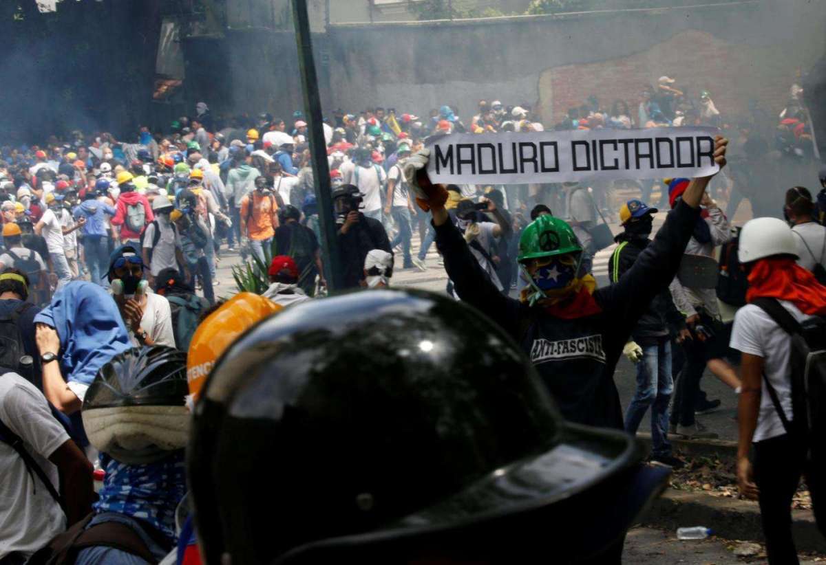 L’Europarlamento chiede sanzioni contro Maduro