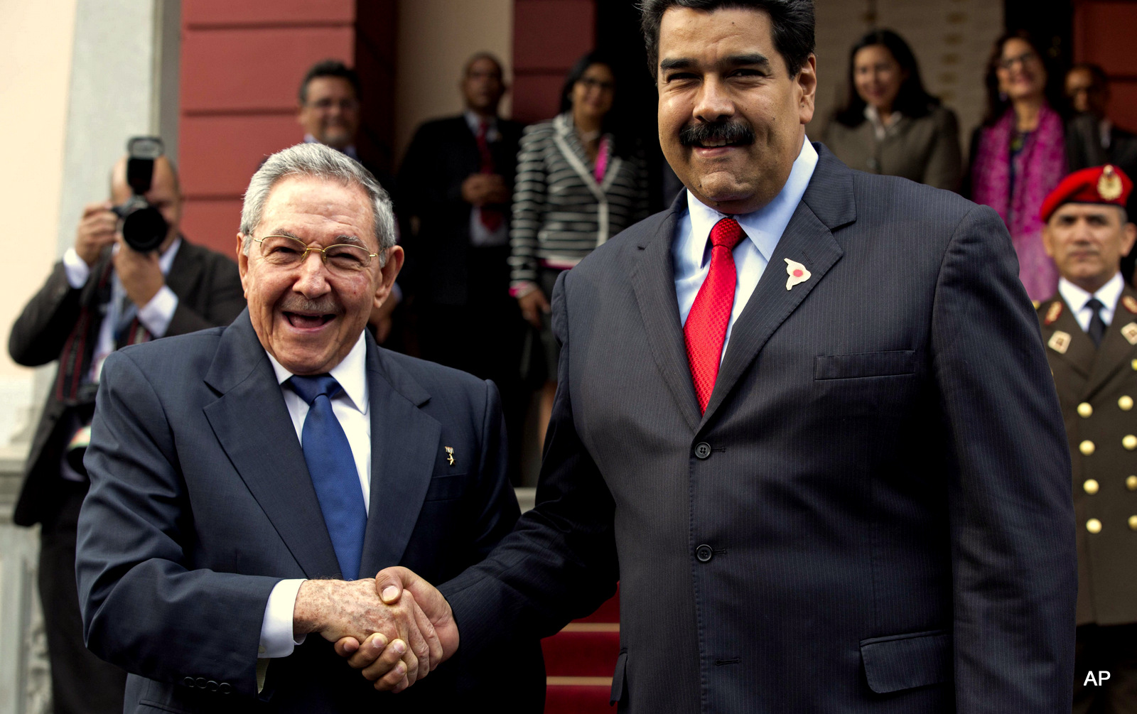 Diecimila firme cilene contro Maduro e Castro