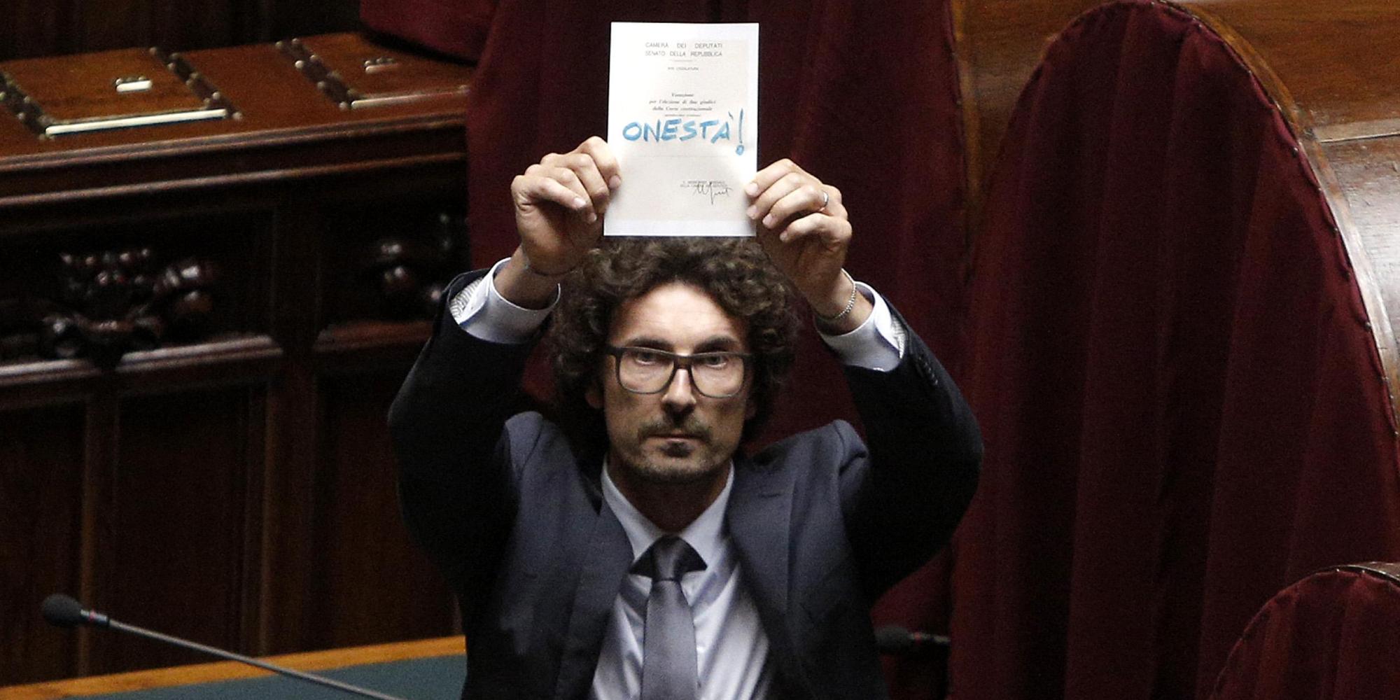 Il grillino Toninelli oltre Dostoevskij
