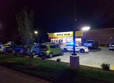 Usa: strage in un locale a Nashville, killer in fuga armato