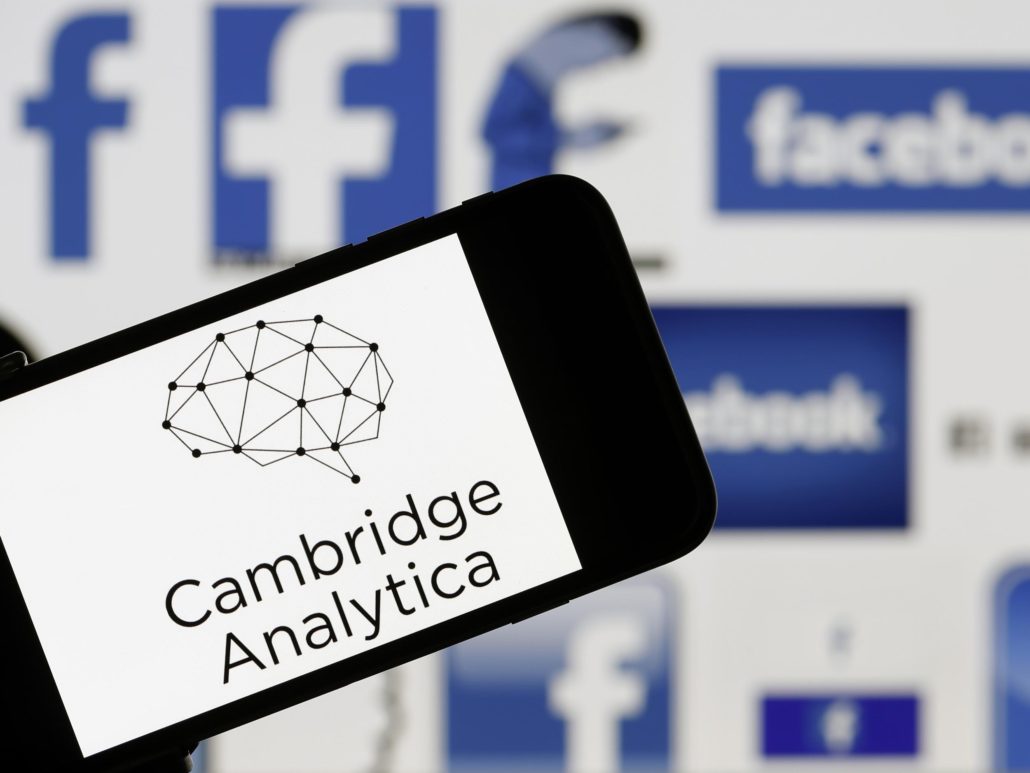 Cambridge Analytica chiude dopo lo scandalo di Facebook 