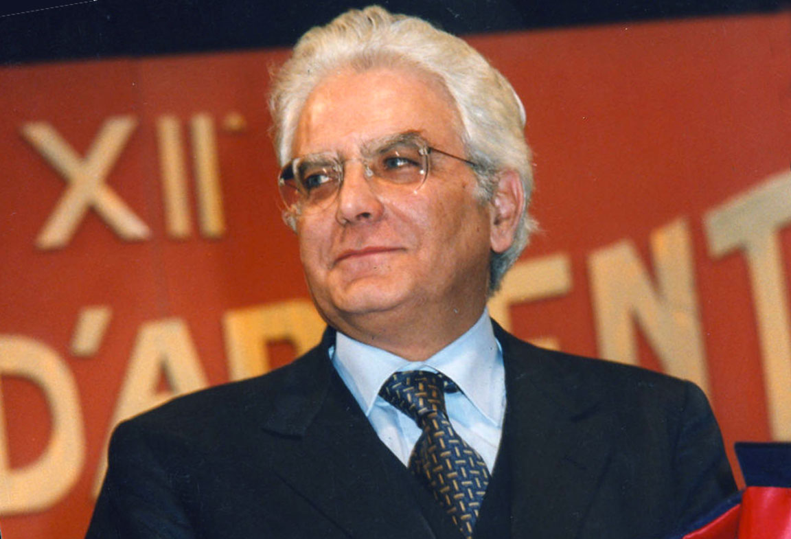 Mattarella: “A volte gli interessi del Paese sono neutrali”