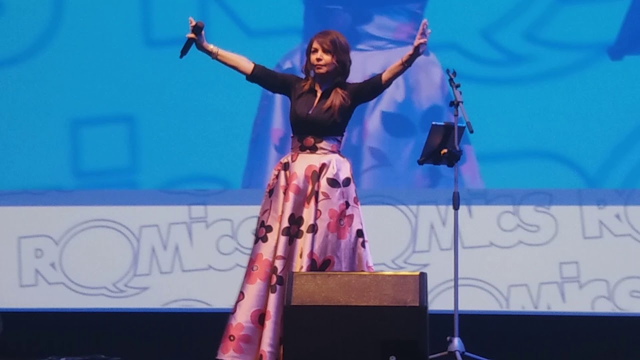 Cristina D’Avena canta “Occhi di gatto” con il creatore del manga