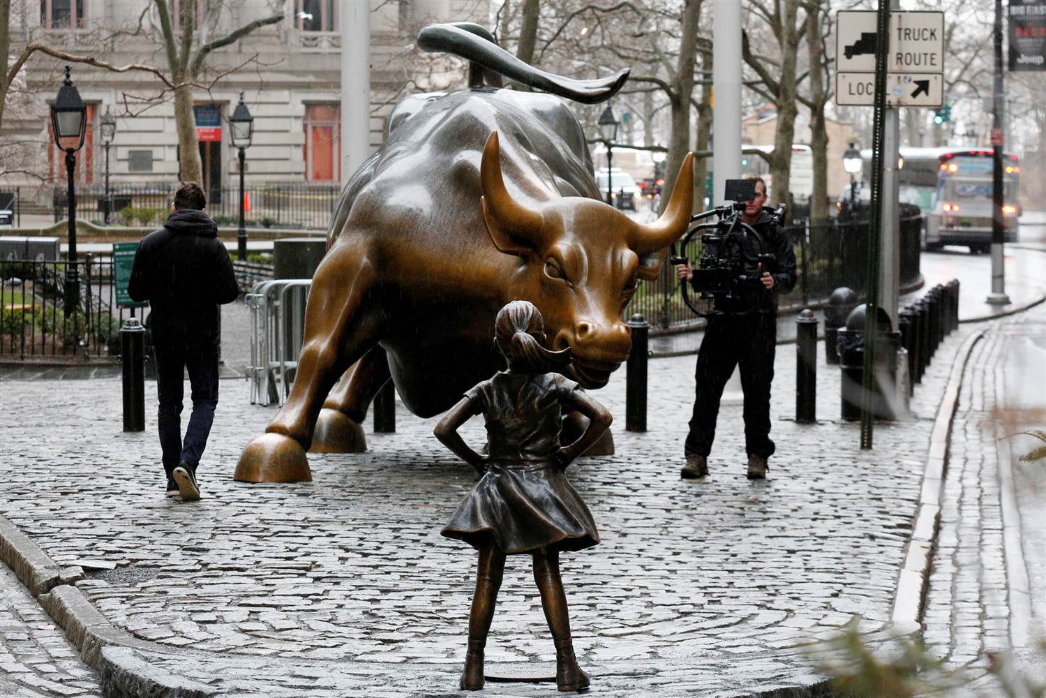 “Fearless Girl” saluterà il “Charging Bull” del siciliano Arturo Di Modica 