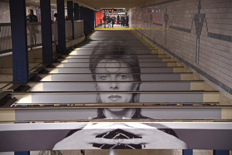 David Bowie, l’omaggio della metropolitana di New York