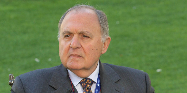 La mail segreta di Savona contro il Colle